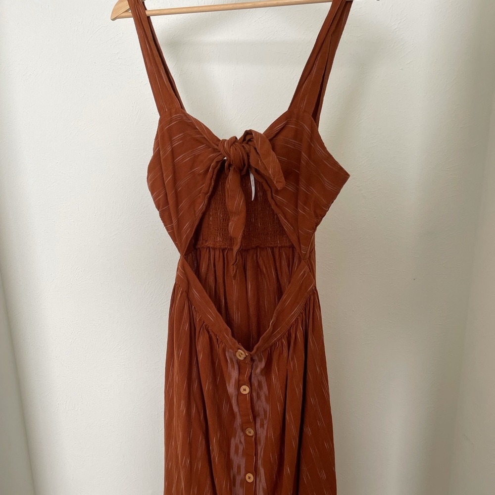 Midi open in the middle dress